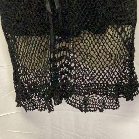 Cool Attitudes Black V-Neck Sleeveless Top - Picture 5 of 9